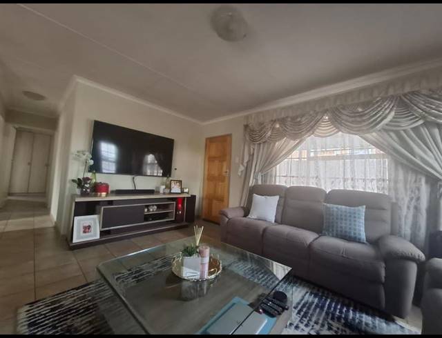 3 BEDROOM HOUSE FOR SALE IN ALBERTSDAL